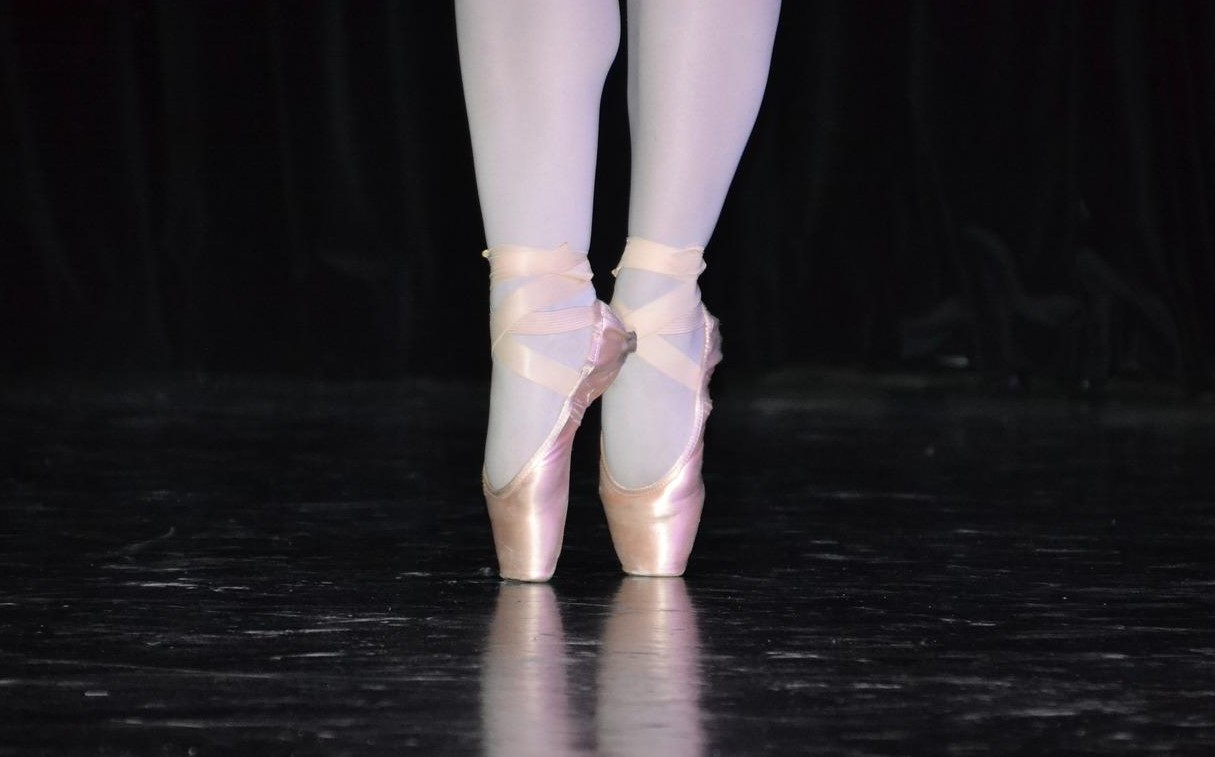 Balettitanssijan jalat.