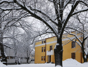Mikkelin kaupungintalo talvella.