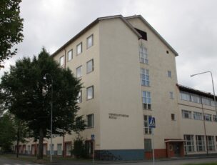 Urheilupuiston koulu.