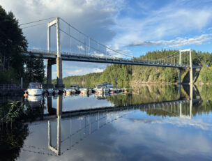 Kirkonvarkauden silta ja veneitä.