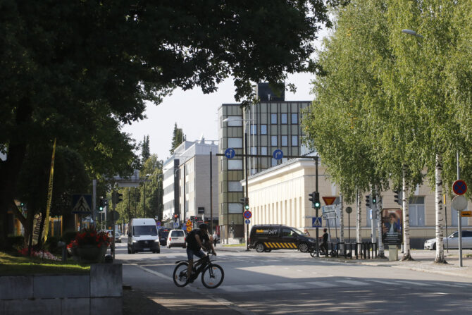 Liikennettä Mikkelin keskustassa.