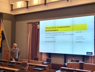 Kaupunginjohtaja esittelee talousarvioesitystä