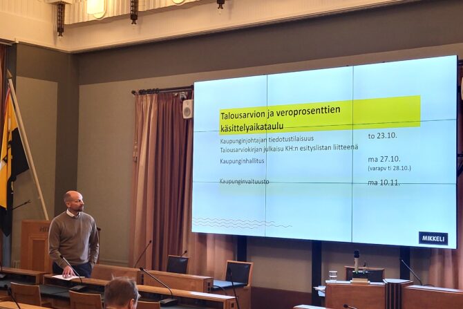 Kaupunginjohtaja esittelee talousarvioesitystä