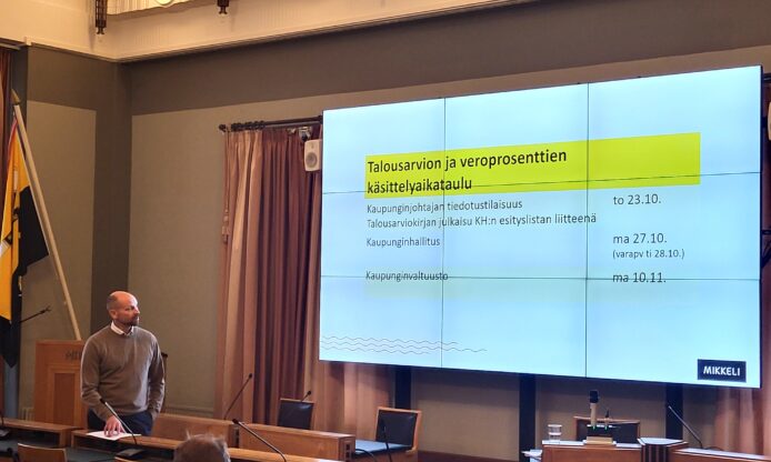 Kaupunginjohtaja esittelee talousarvioesitystä
