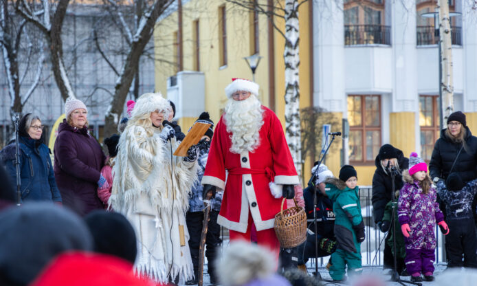 Joulupukki ja Unelmahaltija Mikkelin torilla