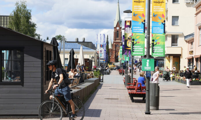 Kävelykatu kesällä.