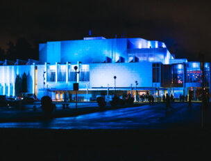 Mikaeli iltavalaistuksessa.