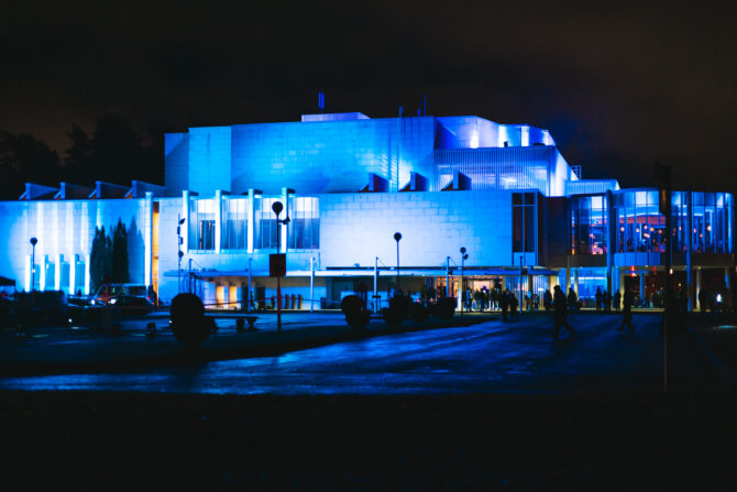 Mikaeli iltavalaistuksessa.