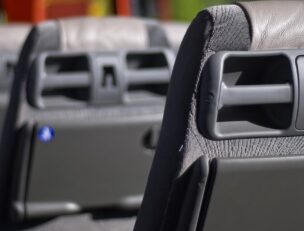 Linja-auton penkkejä.