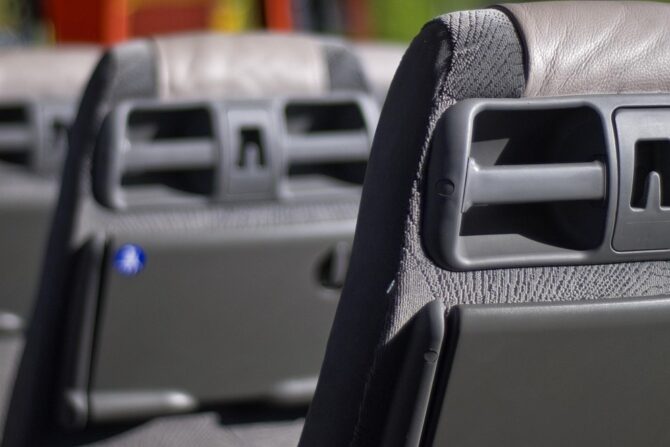 Linja-auton penkkejä.