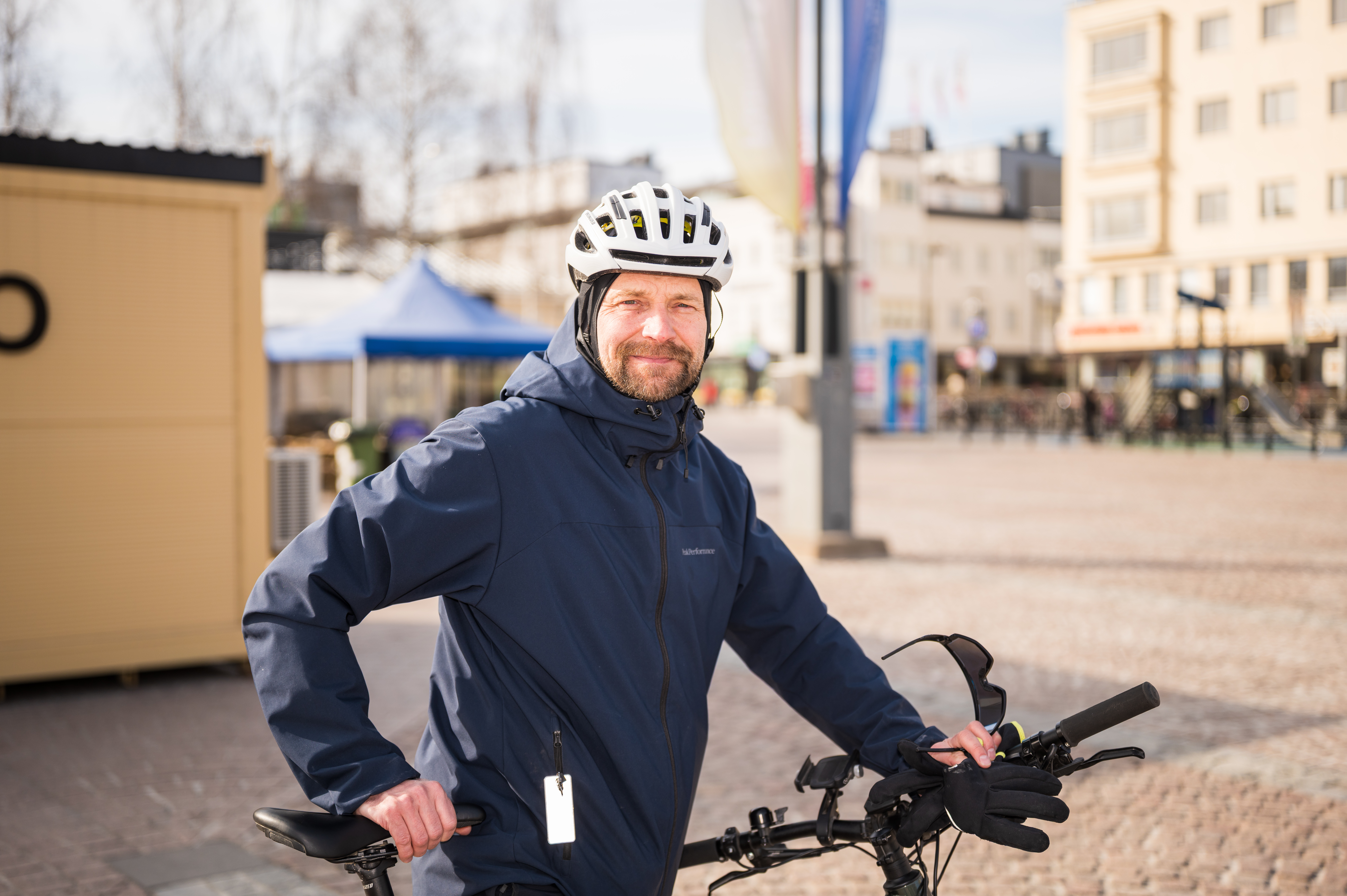 Kaupunginjohtaja Janne Kinnunen Mikkelin torilla.