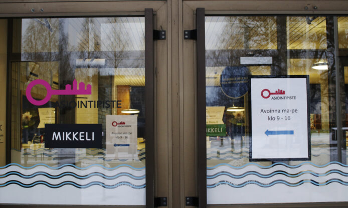 Asiointipisteen ovet.