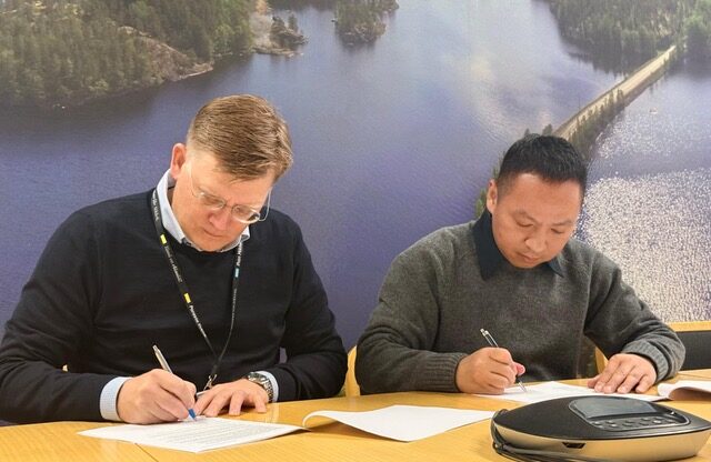 Signing the land lease