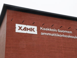 Xamkin logo seinässä