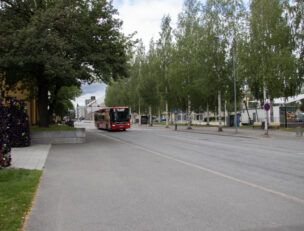Linja-auto kadulla.