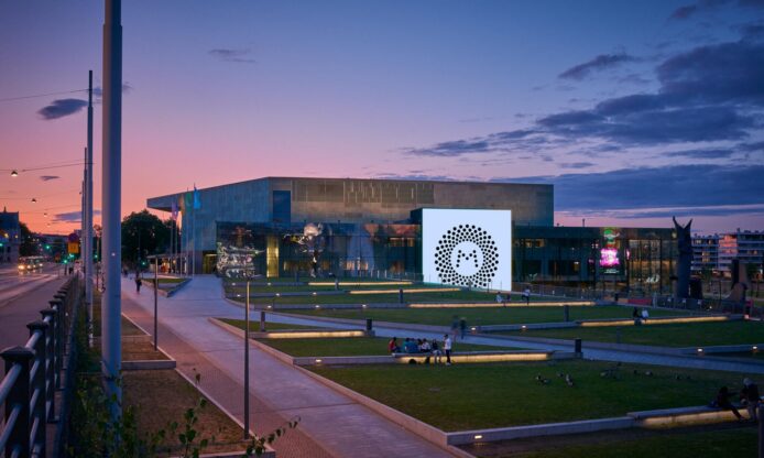 Musiikkitalo Helsingissä.