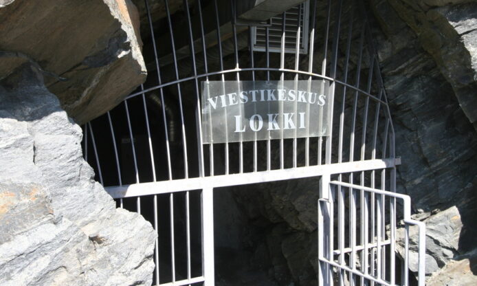 Viestikeskus Lokin sisäänkäynti.