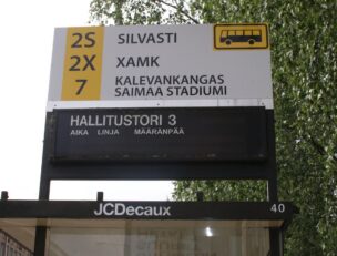 Linja-autopysäkin kyltti.