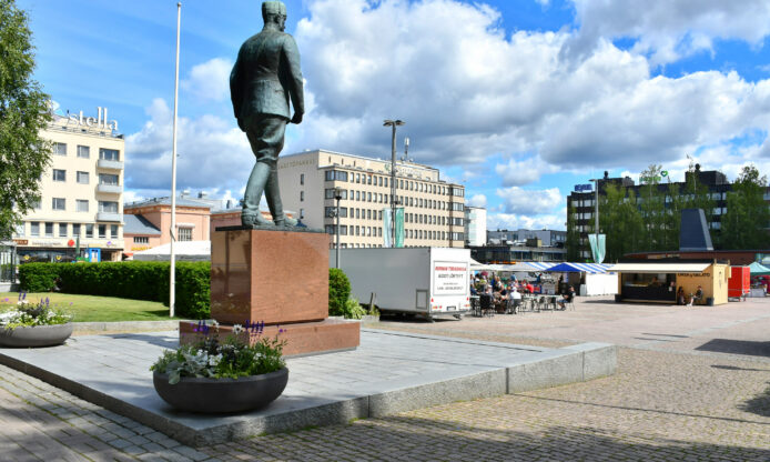 Päämajapatsas ja Hallitustori.