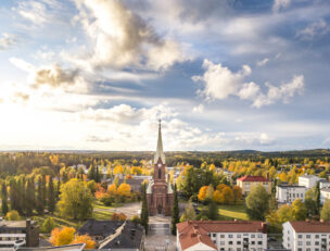 Ilmakuva. Etualalla Mikkelin tuomiokirkko.