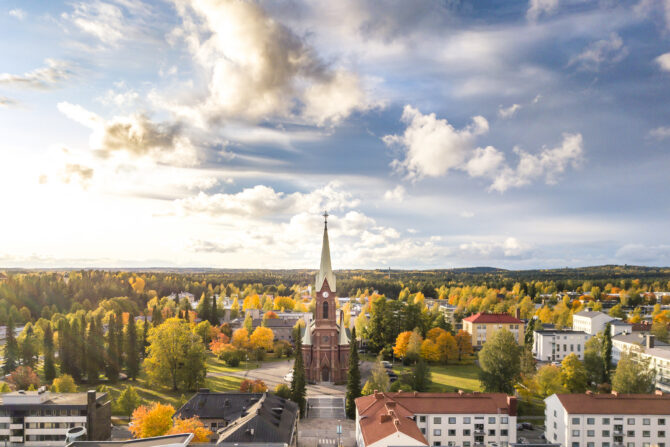 Ilmakuva. Etualalla Mikkelin tuomiokirkko.