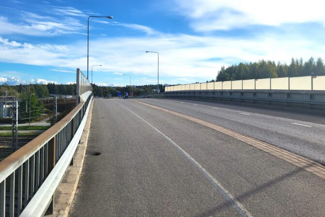Näkymä Vilhonkadun sillalle.