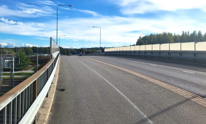 Näkymä Vilhonkadun sillalle.